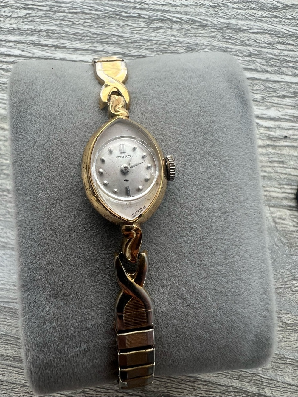 Seiko Ladies Gold Tone Oval Dial Bracelet Watch